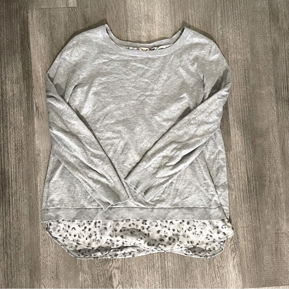 Women’s Long-Sleeve Top | Gray Animal Print